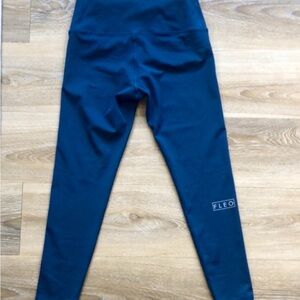 Fleo El Toro High Rise 25" Leggings in True Navy